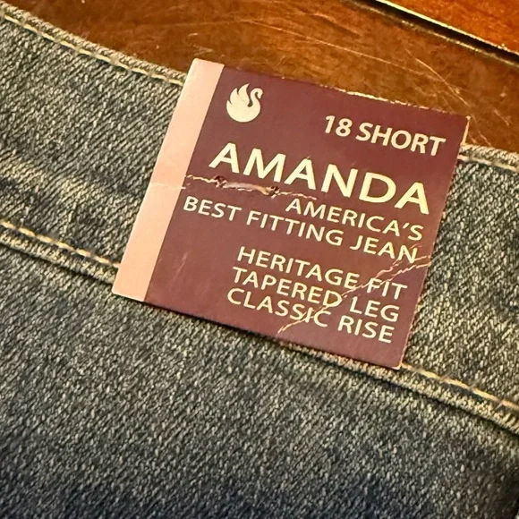 NWT- Gloria Vanderbilt Amanda Jeans - Celestia Wash - Size 18 Short - Picture 2 of 9